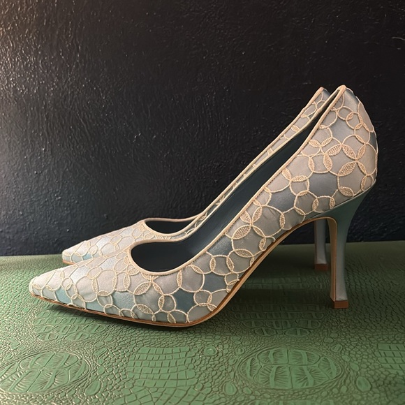 Manolo Blahnik Neliraval Gala 90mm light blue embroidered satin pumps, 40.5 - Picture 1 of 14